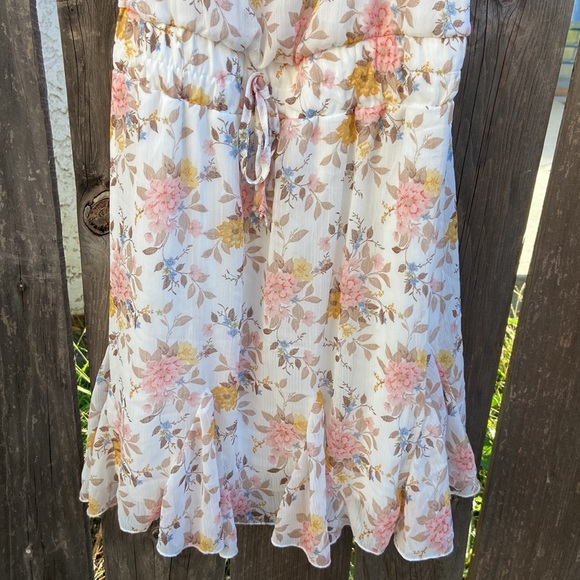White Floral Ruffle Dress - Picture 4 of 8